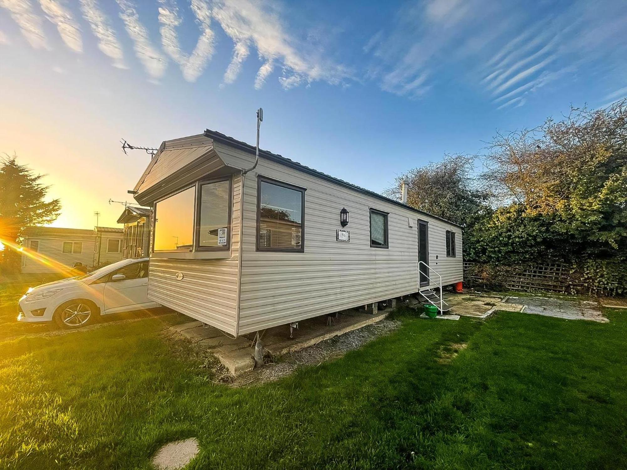 Homely 6 Berth Caravan At Steeple Bay In Essex Ref 36017D Southminster Exterior foto