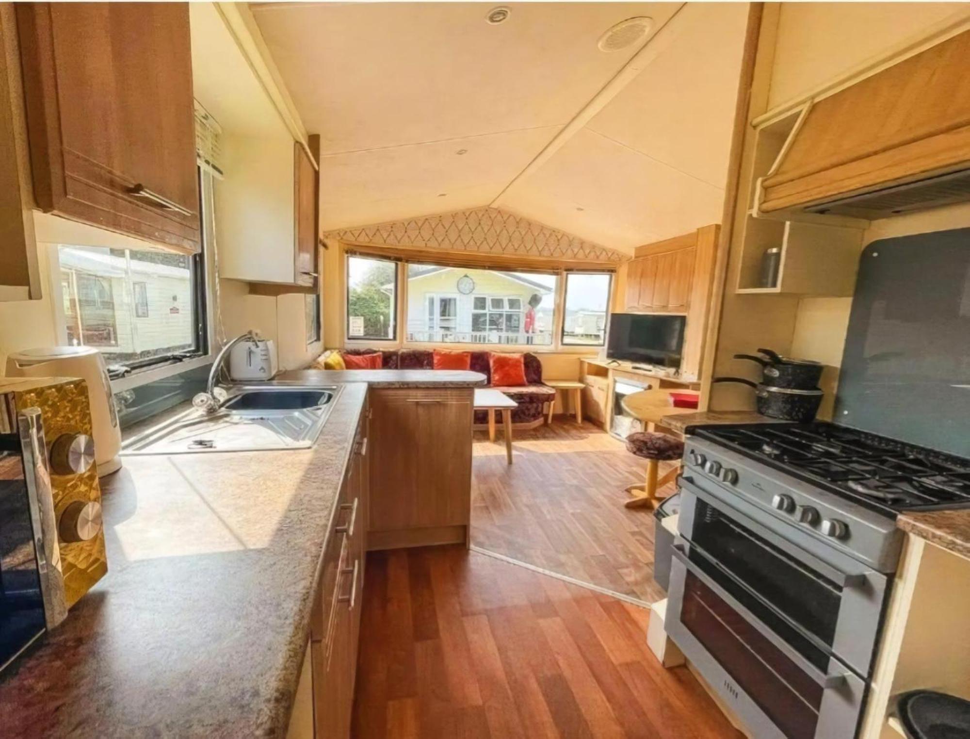 Homely 6 Berth Caravan At Steeple Bay In Essex Ref 36017D Southminster Exterior foto