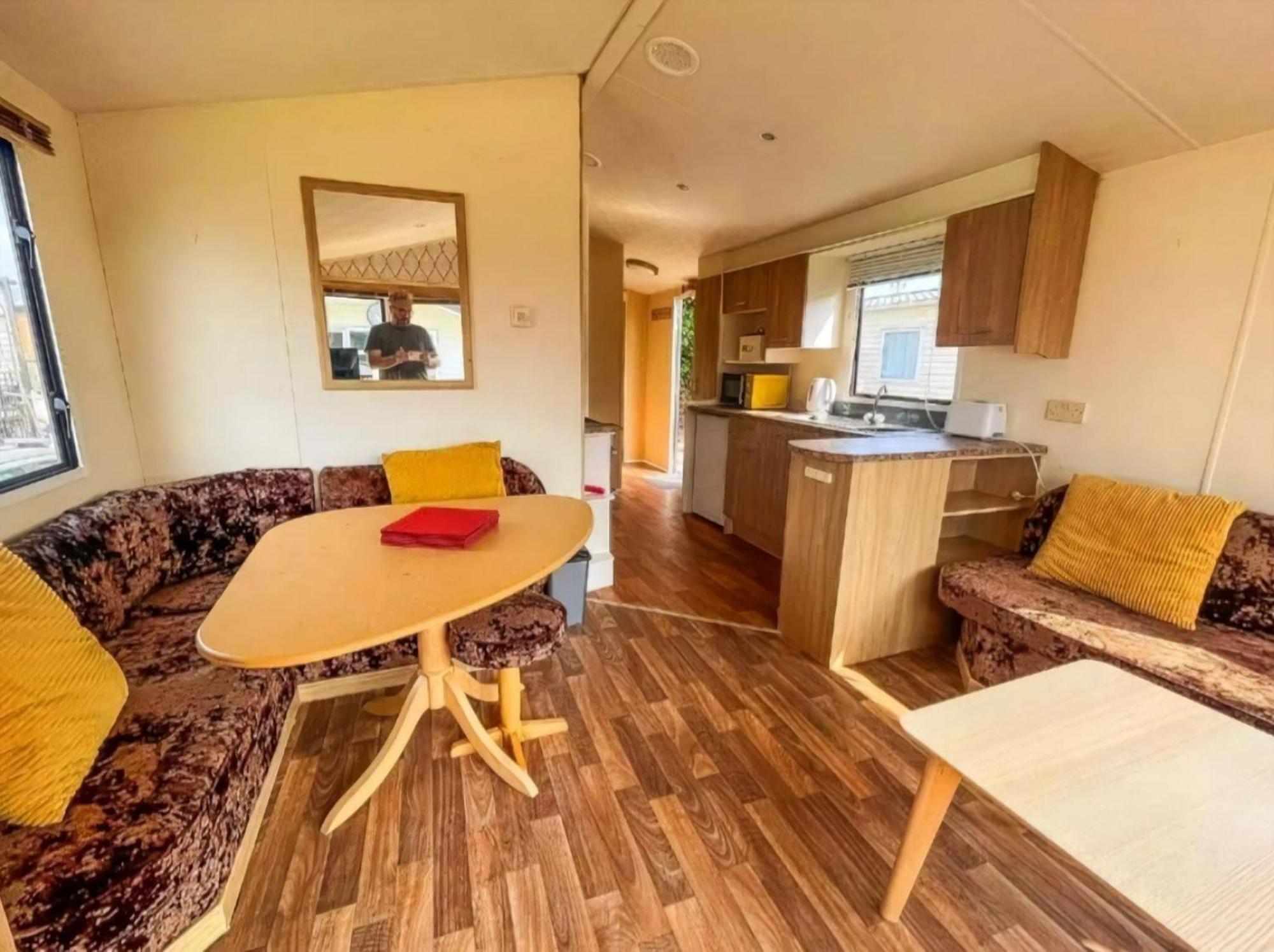 Homely 6 Berth Caravan At Steeple Bay In Essex Ref 36017D Southminster Exterior foto